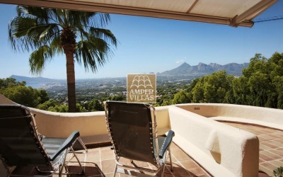 Villa de estilo mediterránea en Sierra de Altea con vistas panorámicas